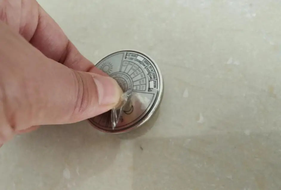 Chaveiro Calendário Perpétuo 50 Anos com Abridor de Garrafas – Modelo K2038